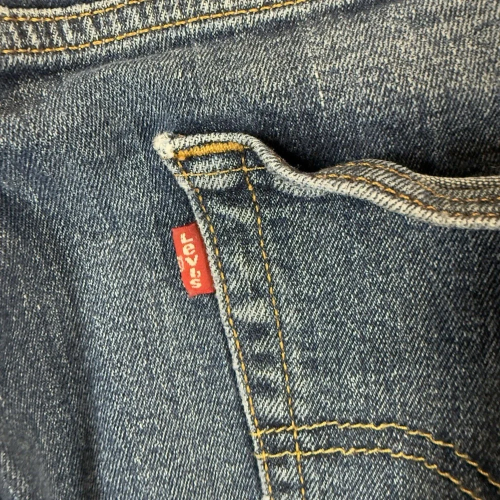 Levis good distressing